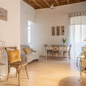 julie-graziosa-casa-del-700.it-romehotels.com/